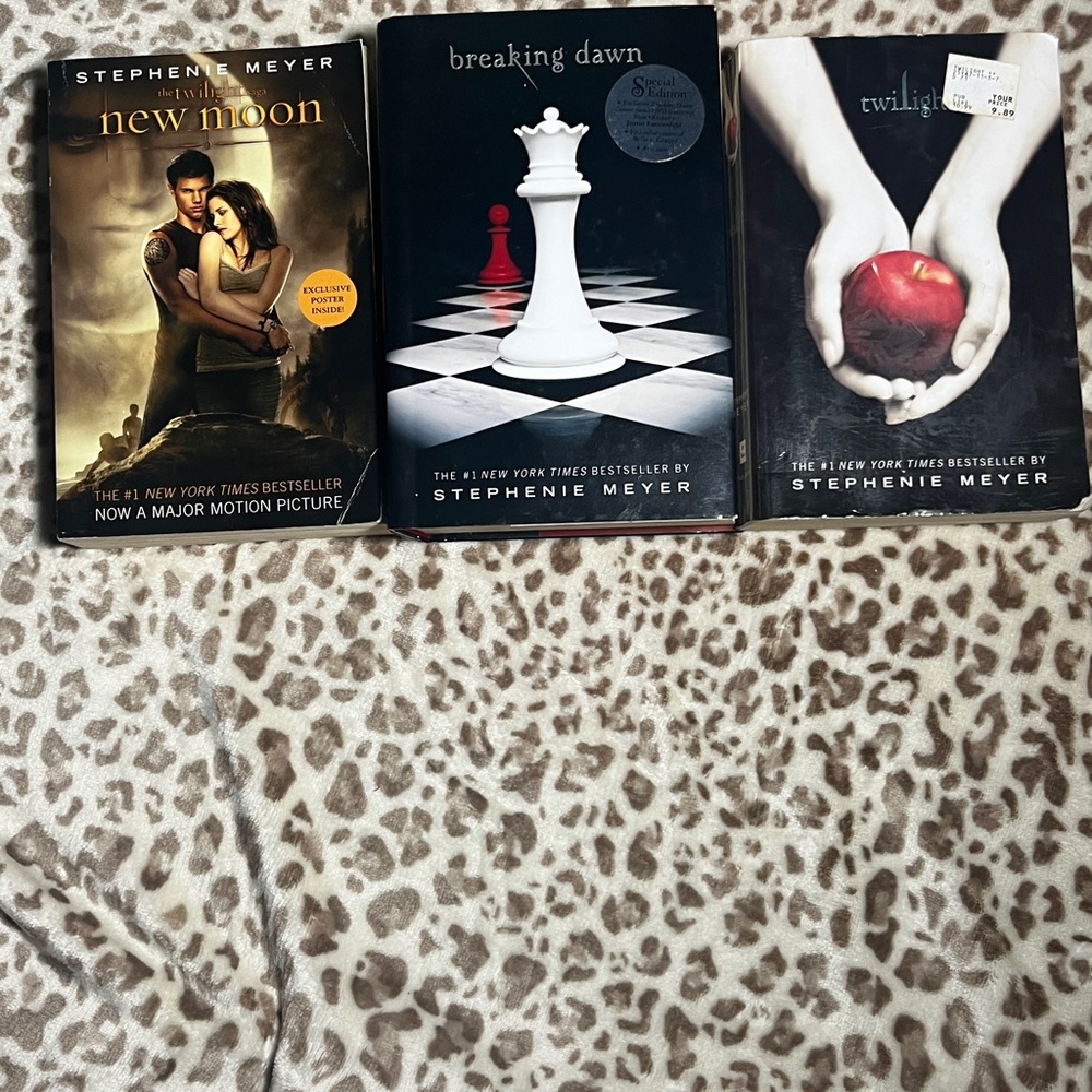 Stephenie Meyer Twilight Saga Book Set - Black and White Covers